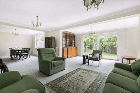 16 Badingham Drive, Fetcham, Leatherhead, KT22 9ES