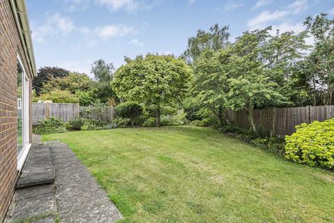16 Badingham Drive, Fetcham, Leatherhead, KT22 9ES