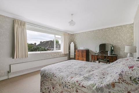 16 Badingham Drive, Fetcham, Leatherhead, KT22 9ES