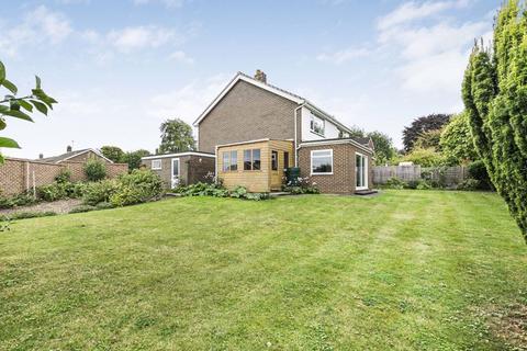 16 Badingham Drive, Fetcham, Leatherhead, KT22 9ES