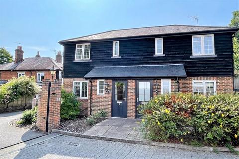9 Wiggins Yard, Godalming, GU7 1HW