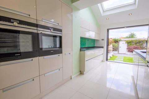 4 bedroom terraced house for sale, Whittington Road, Brentwood CM13