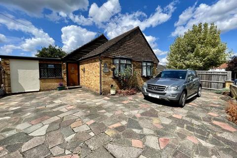 2 bedroom detached bungalow for sale - Georges Drive, High Wycombe HP10