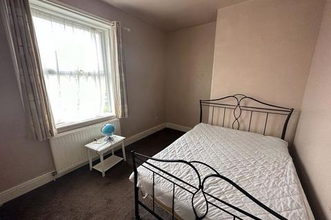 3 bedroom terraced house to rent, Clough Road, Huddersfield