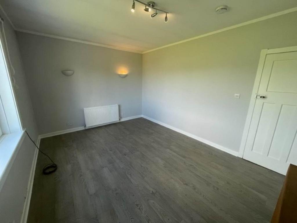 Colinton Mains Green, Colinton Mains... 2 bed flat £995 pcm (£230 pw)