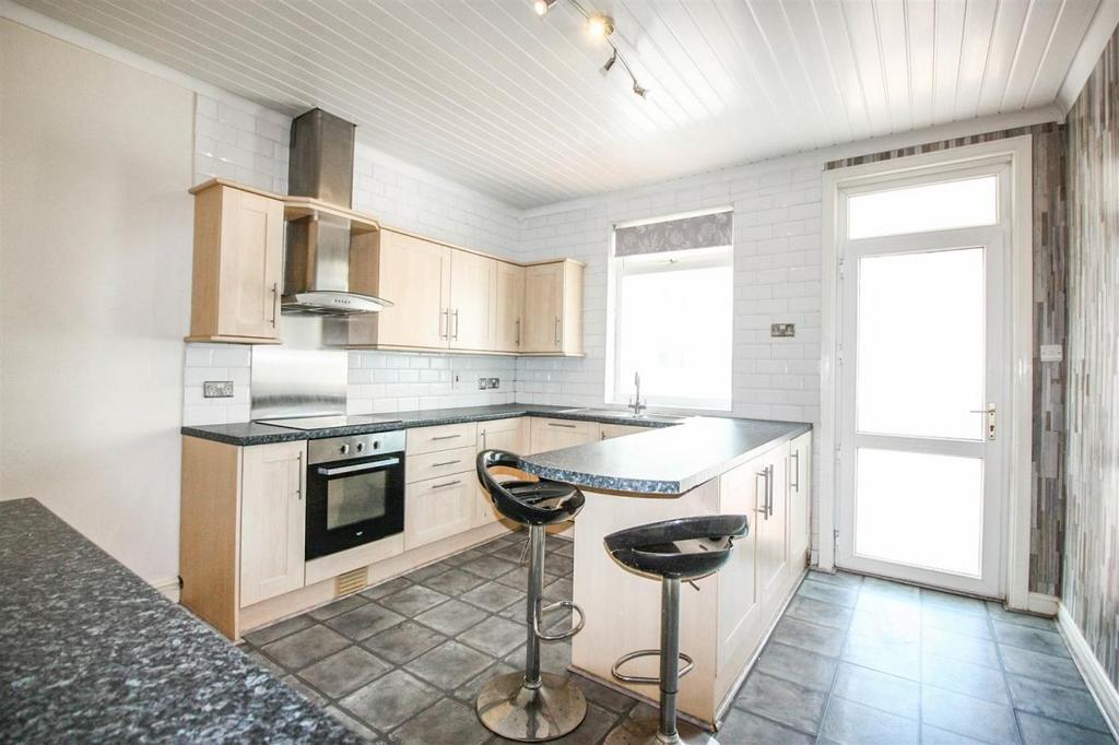 Cemetery Road, Hemingfield 3 bed house £700 pcm (£162 pw)