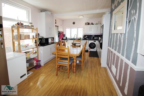 4 bedroom terraced house for sale - Littledale Road, Wallasey