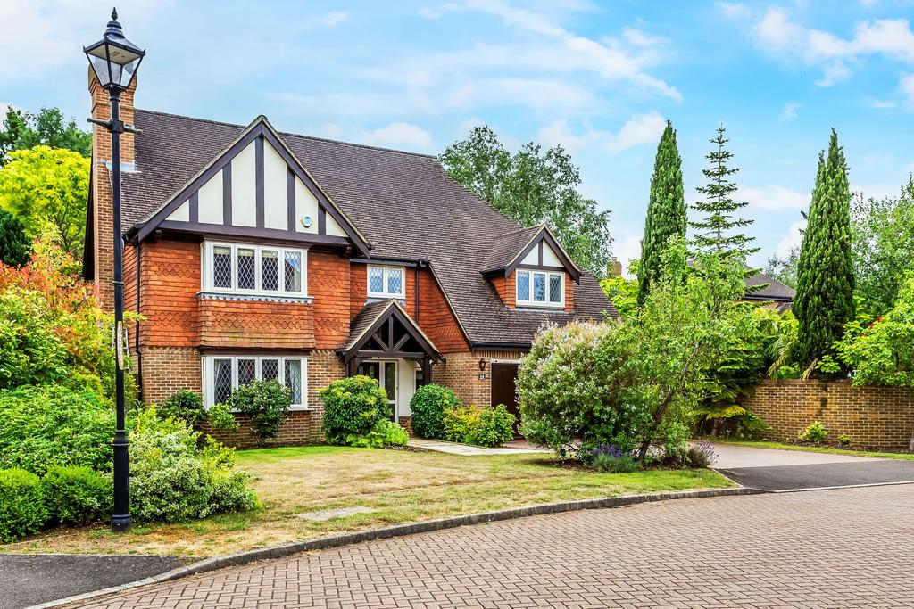 Greshams Way, Edenbridge 5 bed detached house for sale £925,000