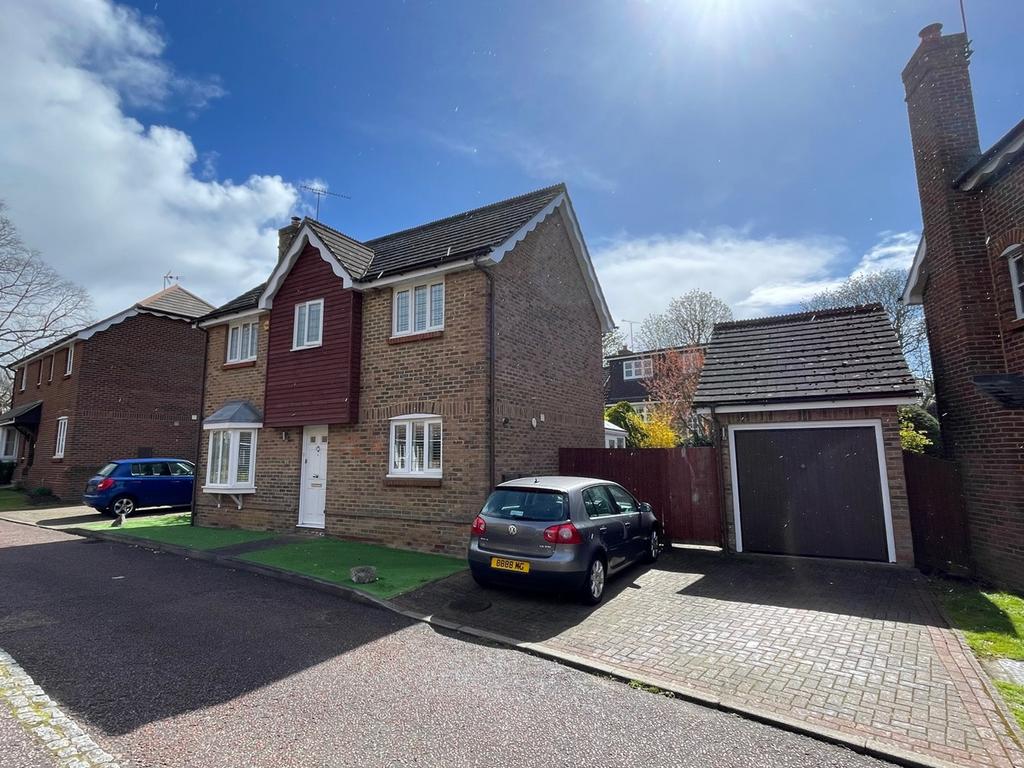 Waltham Close, Hutton, Brentwood, CM13 3 bed detached house for sale