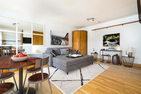 Flat J, 5 Transom Close, London, SE16 7FH