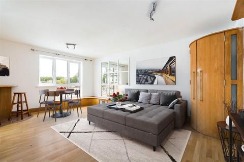 Flat J, 5 Transom Close, London, SE16 7FH