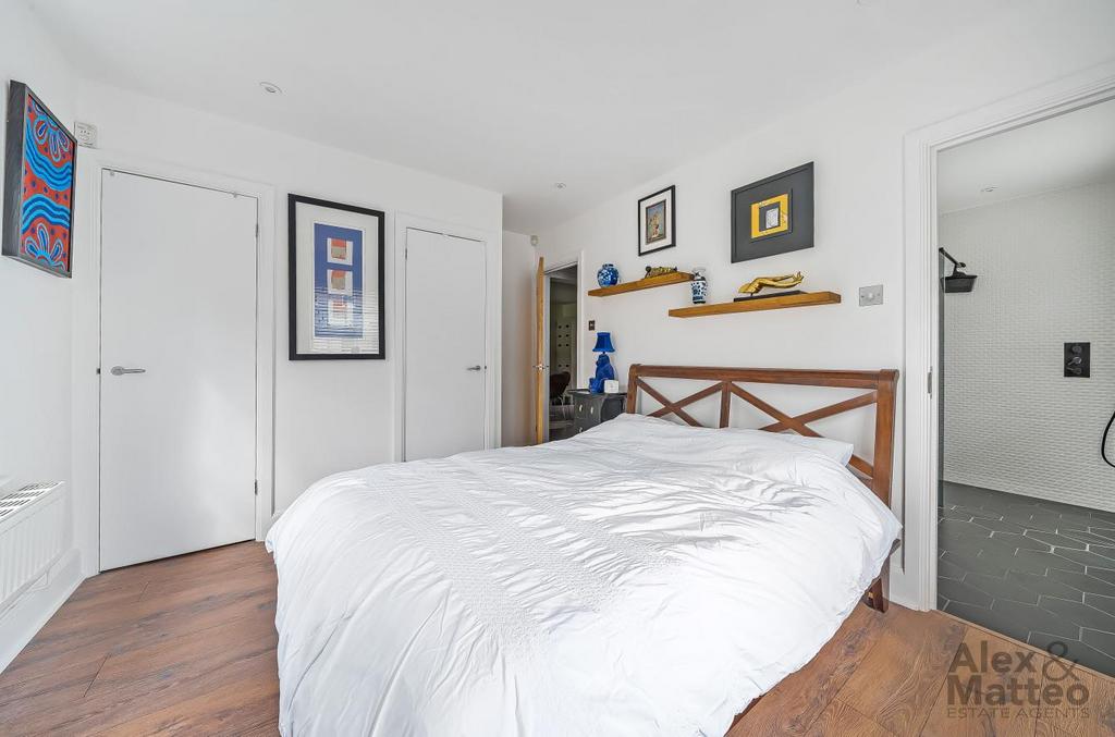 18oldcanalmews.jpg