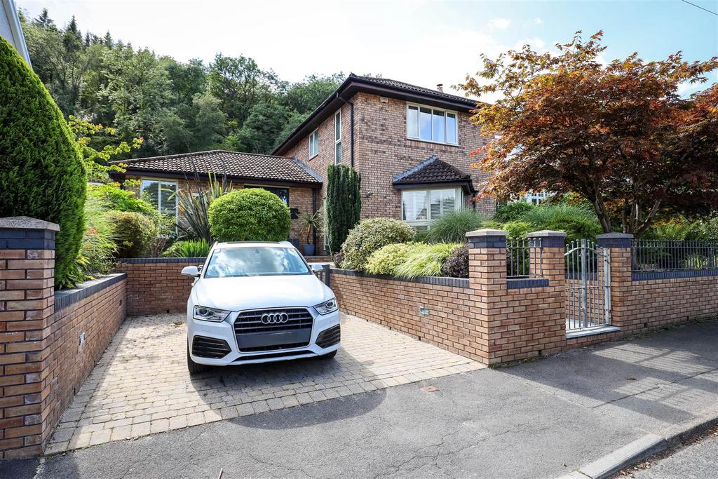 Crud Yr Awel, Main Road, GwaelodYGarth, Cardiff, CF15 9HH 4 bed