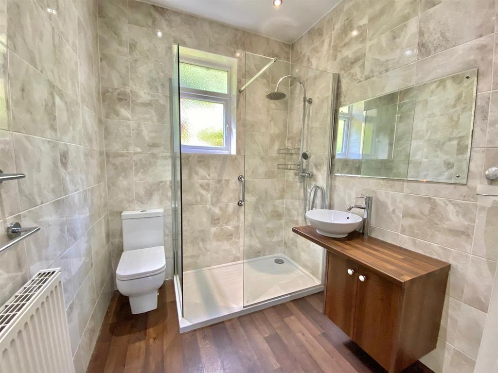 Heaton Road, Paddock, Huddersfield 2 bed detached bungalow for sale £