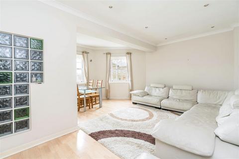 37 William Square, London, SE16 5XJ