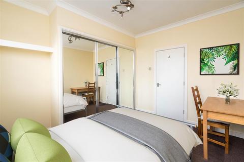 37 William Square, London, SE16 5XJ