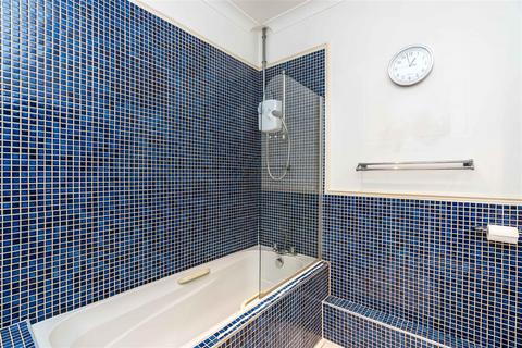 37 William Square, London, SE16 5XJ