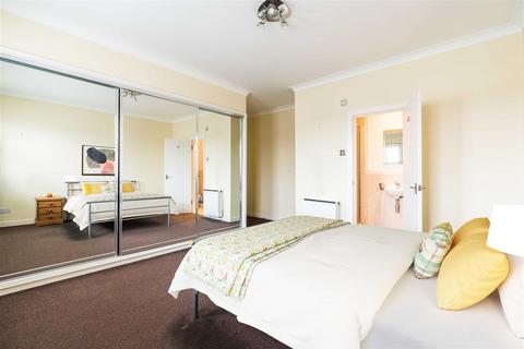 37 William Square, London, SE16 5XJ