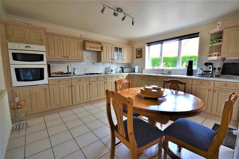4 Roman Way, Burnham-on-crouch, CM0 8UE