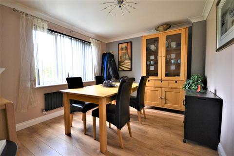 4 Roman Way, Burnham-on-crouch, CM0 8UE