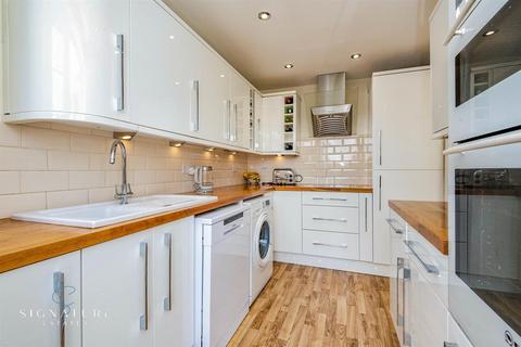 10 Nye Way, Bovingdon, Hemel Hempstead, HP3 0HX