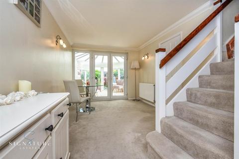 10 Nye Way, Bovingdon, Hemel Hempstead, HP3 0HX