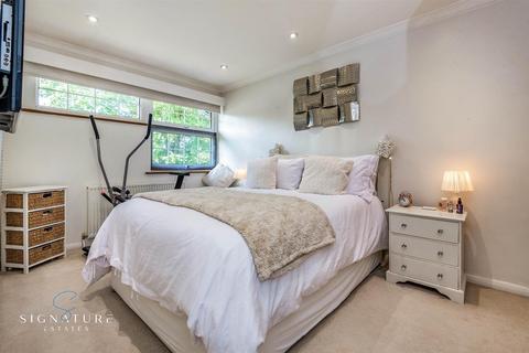 10 Nye Way, Bovingdon, Hemel Hempstead, HP3 0HX