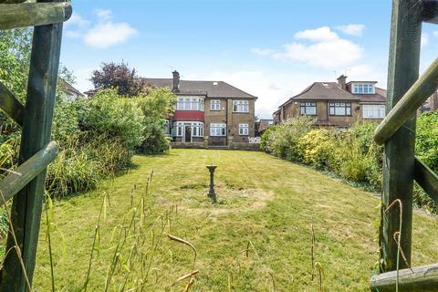 8 Shaftesbury Avenue, Kenton, Harrow, HA3 0QX