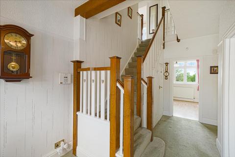 8 Shaftesbury Avenue, Kenton, Harrow, HA3 0QX