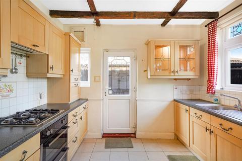 8 Shaftesbury Avenue, Kenton, Harrow, HA3 0QX