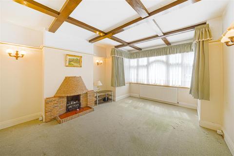 8 Shaftesbury Avenue, Kenton, Harrow, HA3 0QX