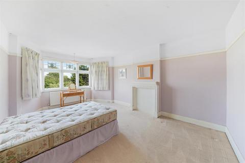8 Shaftesbury Avenue, Kenton, Harrow, HA3 0QX