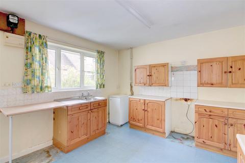 2 bedroom detached bungalow for sale - Toll Villa, Crudwell, Malmesbury