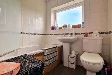 4 Fishers Close, Puckeridge, Ware, SG11 1TD