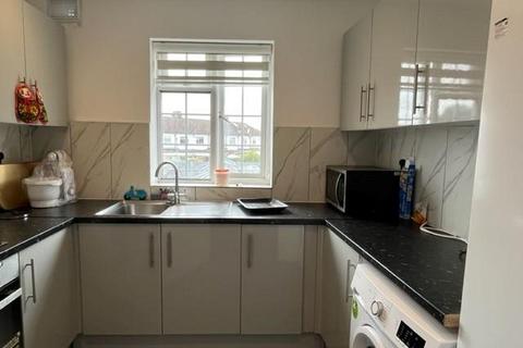 1 bedroom in a house share to rent, High Street, Waltham Cross