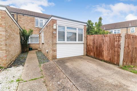 66 Peacocks, Harlow, CM19 5NZ
