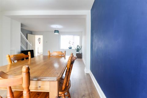 66 Peacocks, Harlow, CM19 5NZ