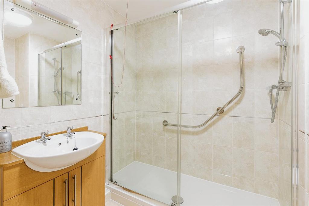 Shower Rm 6 LC(b).jpg