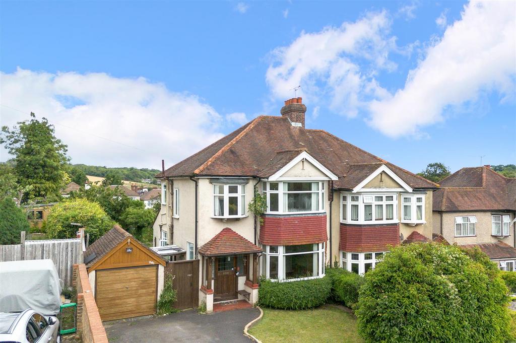 Chipstead Way, Banstead 3 bed semidetached house £660,000