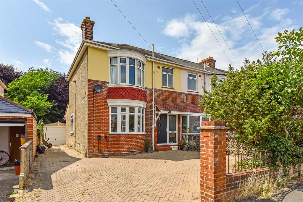 Birdwood Grove, Fareham 3 bed end of terrace house £425,000