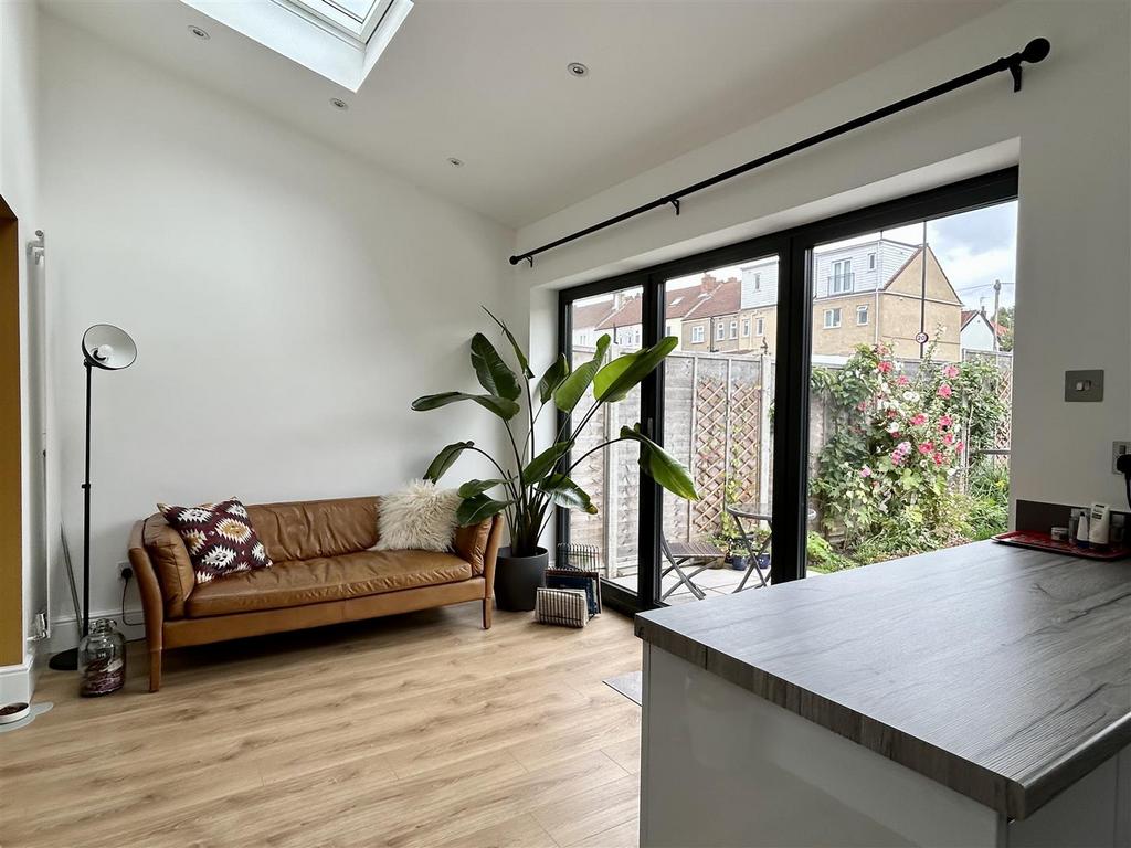 Kitchen/Day/Living