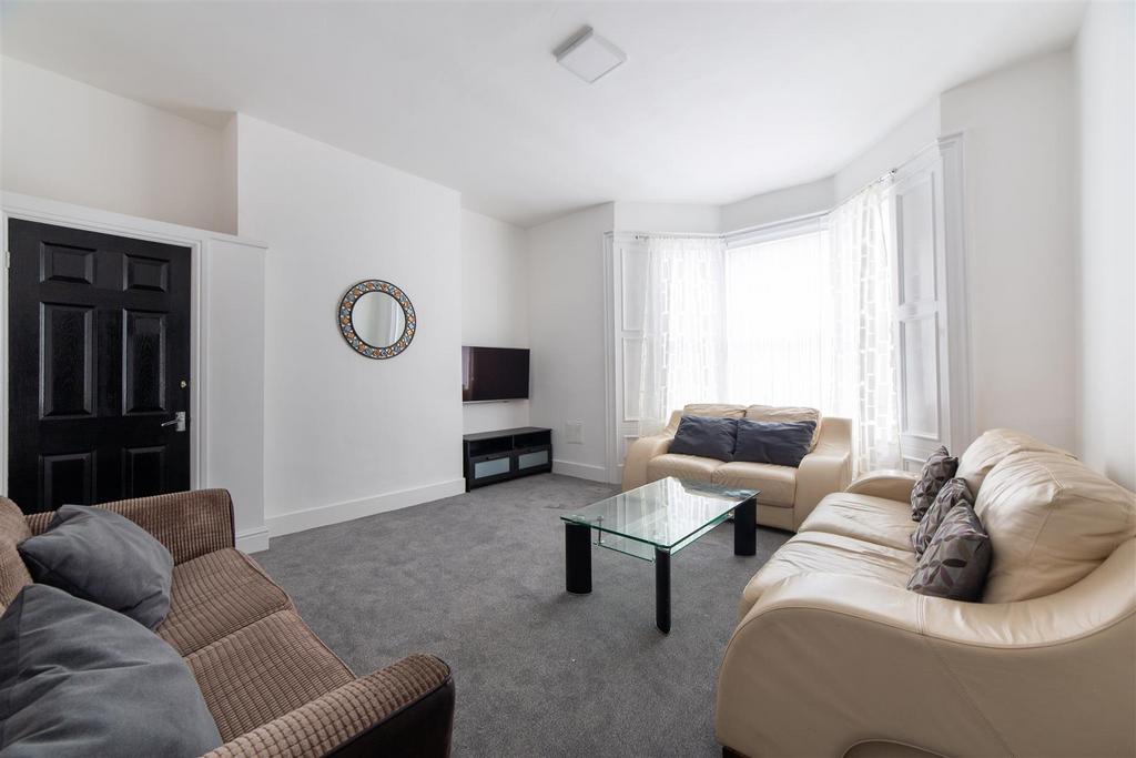 £85 Beech Grove Road, Fenham, Newcastle Upon Tyne 6 bed end of