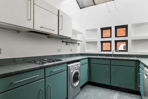 12 Murray Mews, London, NW1 9RJ