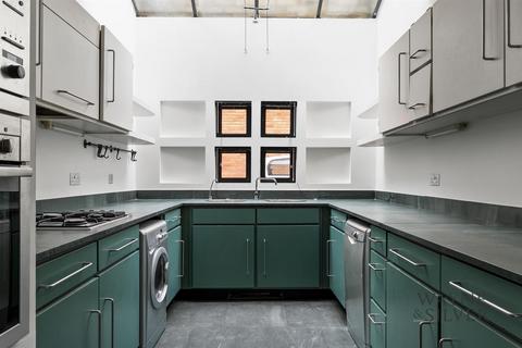 12 Murray Mews, London, NW1 9RJ