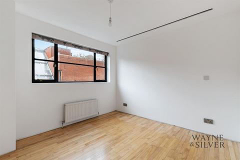 12 Murray Mews, London, NW1 9RJ
