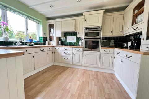 7 Adams Drive, Rothwell, Kettering, NN14 6YB