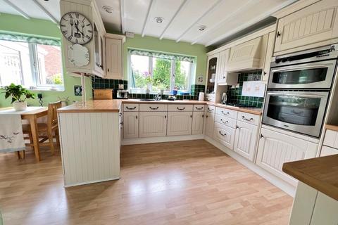 7 Adams Drive, Rothwell, Kettering, NN14 6YB