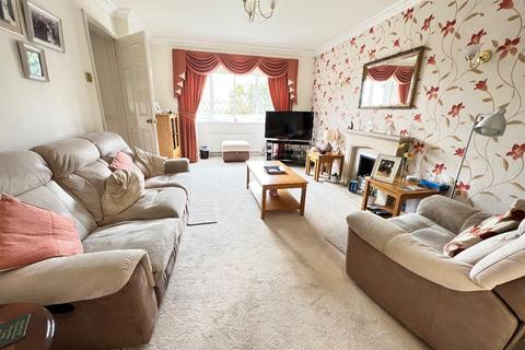 7 Adams Drive, Rothwell, Kettering, NN14 6YB