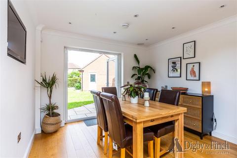 23 Buttercup Drive, Bourne, PE10 0PZ