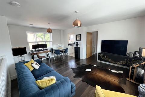 2 bedroom detached house for sale, Kensington Way, Brentwood, Essex